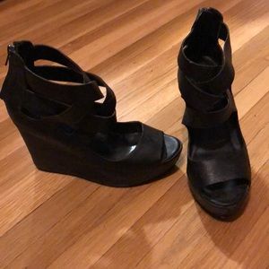 Black wedges